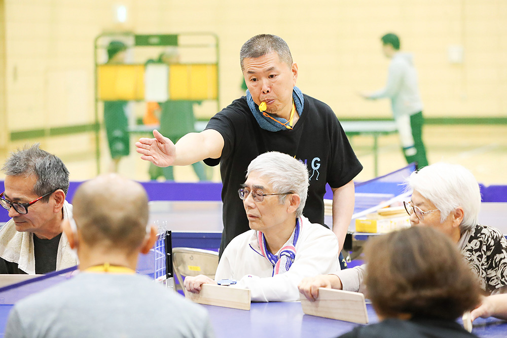 試合をコントロールするレフェリーも集中力が必要だ